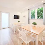 Tolstov House - 6 Zimmer Haus - große Küche - Garten - Parkplatz - 25min Messe DUS