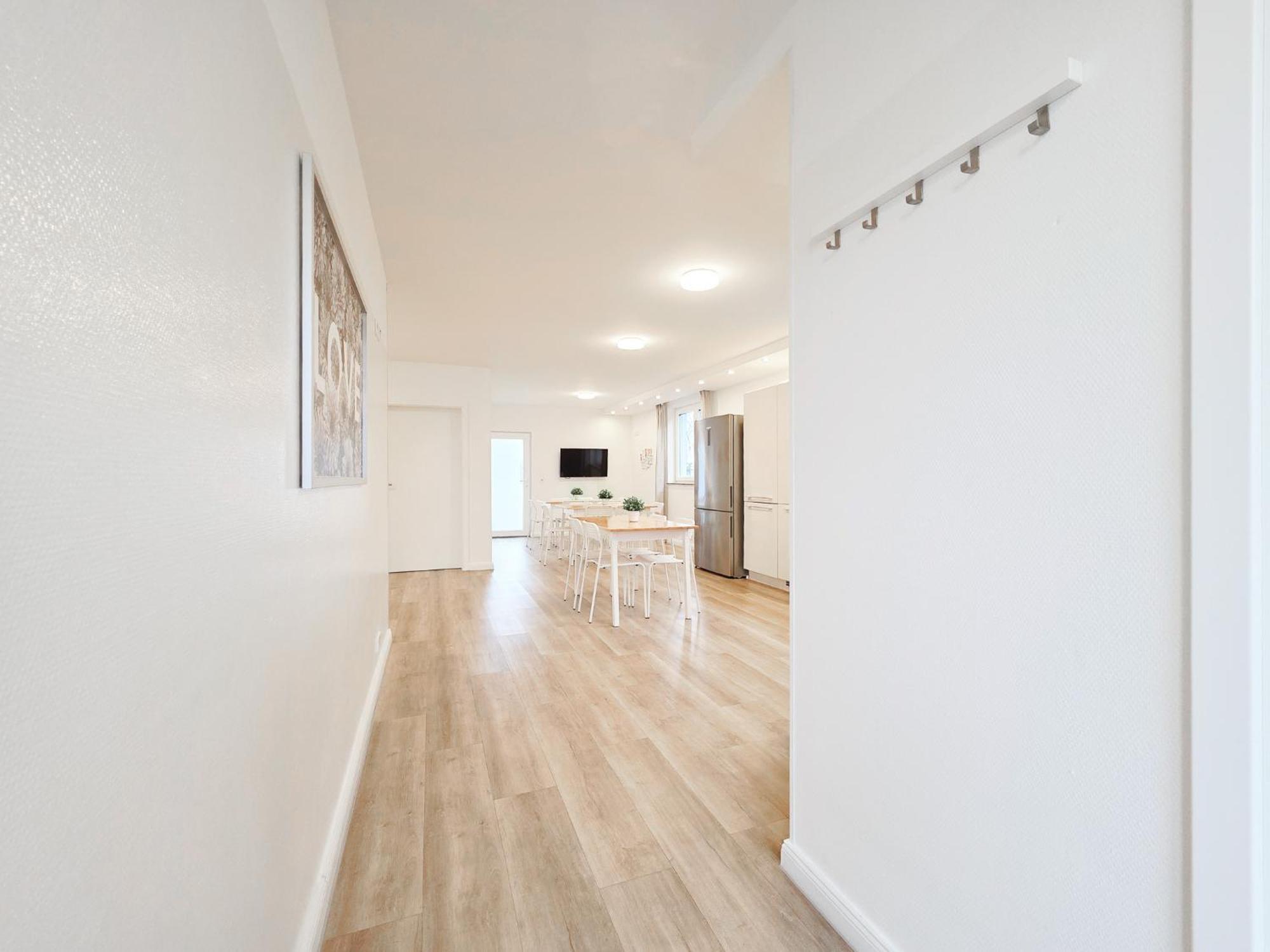 Apartment Tolstov House - 6 Haus - Große Küche - Garten - Parkplatz - 25min Messe Dus *