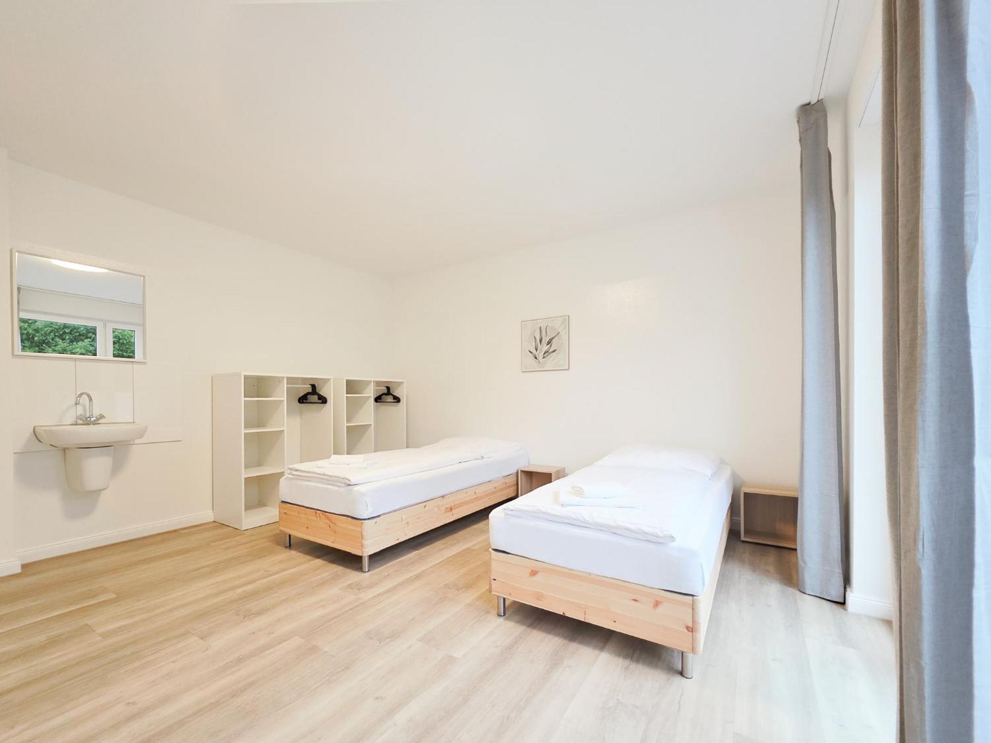 Apartment Raj Living - 6 Haus - Grosse Kueche - Garten - Parkplatz - 25min Messe Dus Düsseldorf
