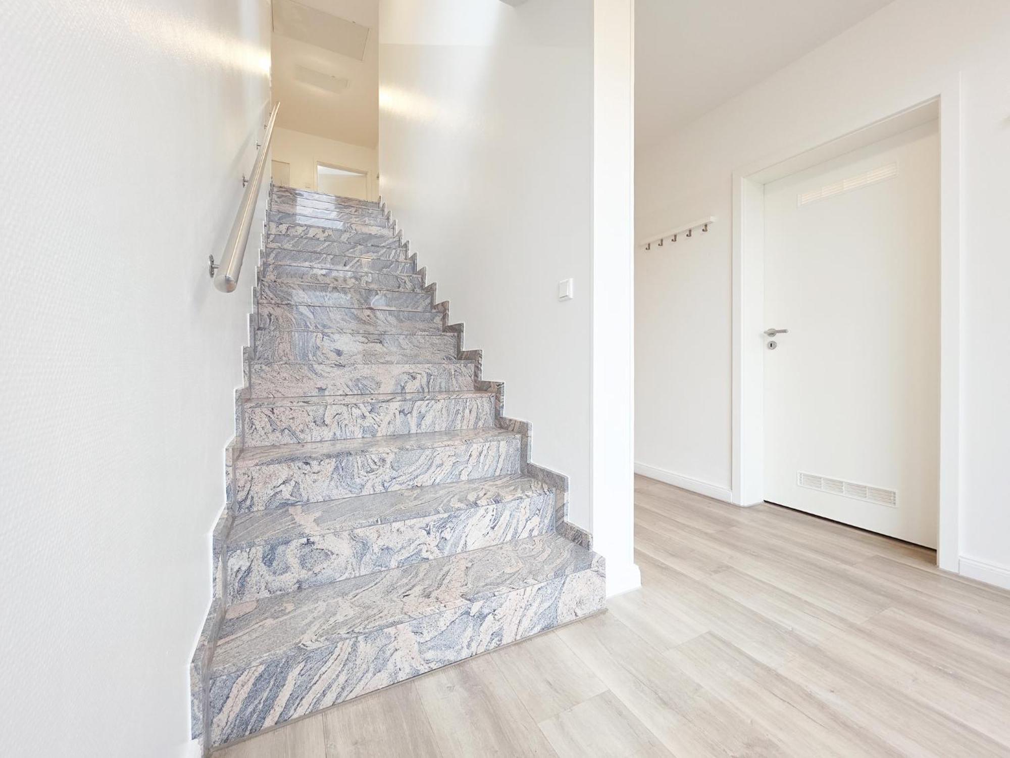 Apartment Tolstov House - 6 Haus - Große Küche - Garten - Parkplatz - 25min Messe Dus Düsseldorf