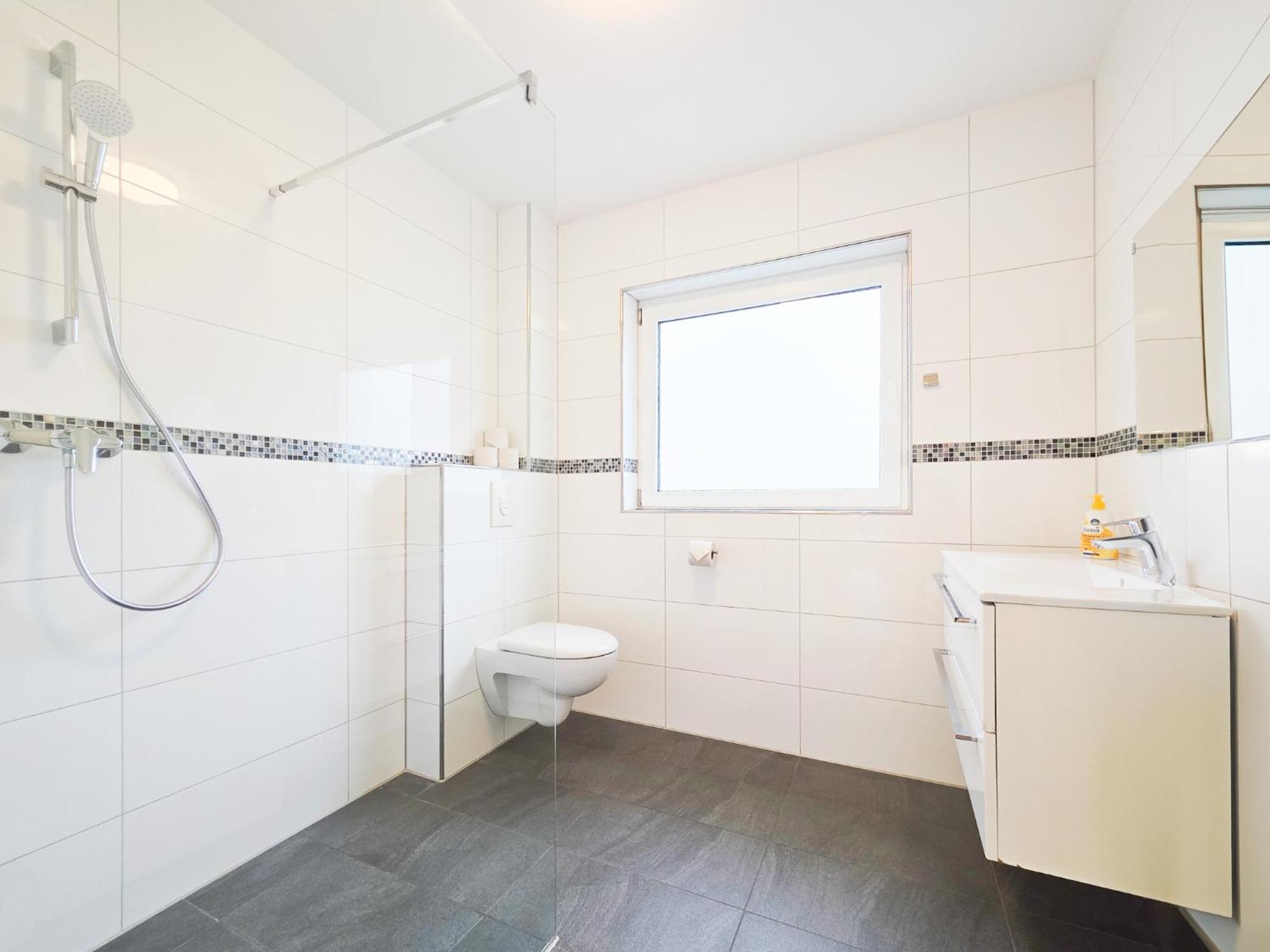 Raj Living - 6 Haus - Grosse Kueche - Garten - Parkplatz - 25min Messe Dus Düsseldorf